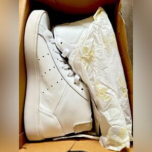 Brand New in Box - Adidas sleek mid W